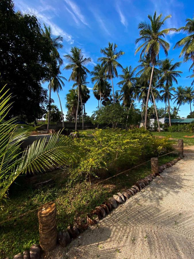 Elena Garden Resort And Restaurant Trincomalee Bagian luar foto